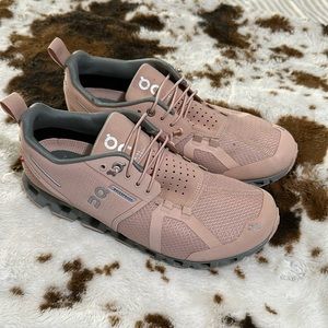 OnCloud waterproof ladies running shoes size 7.5